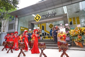 gmobile tung bung khai truong trung tam dich vu khach hang 105 nguyen tuan