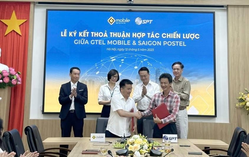 gmobile va spt hop tac phat trien san pham dich vu chuyen doi so